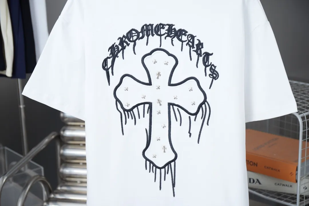 🅿️200 Ch*ome Hearte 25SS early spring new style, patch embroidery hardware, Croix heart cross short sleeves, light luxury, essential item for daily commuting for men and women, correct version, welcome to compare, detailed features · 320g 100% pure cotton double yarn jersey fabric · Custom dyed in the same cylinder, special thickened 32 count double strand 1X1 thread · Imported Tajima machine embroidery and stitch embroidery letters➕original cloth patch embroidered cross➕high temperature hot stamping hardware accessories. Chest embroidery patch with heart pattern➕hand-stitched hardware accessories · Double-needle stitching and cross-stitching technology · Original main mark washed tag brand moisture-proof paper packaging Color: black/white/burgundy Size: S/M/L/XL